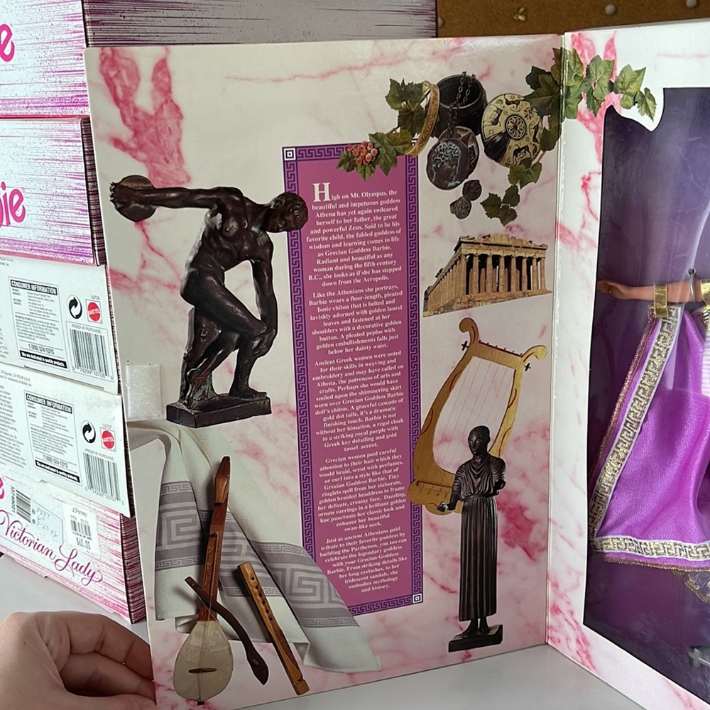 Collector Barbie - Picture 3 of 4